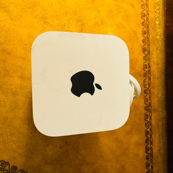 Apple AirPort Extreme Base Station A1521 6th Gen Dual Band 802.11ac Wifi Router - Picture 2 of 11